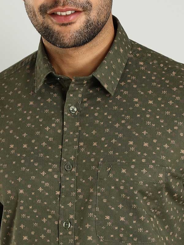 Indian Terrain Men's Regular Fit Half Sleeve All Over Print Green Shirt